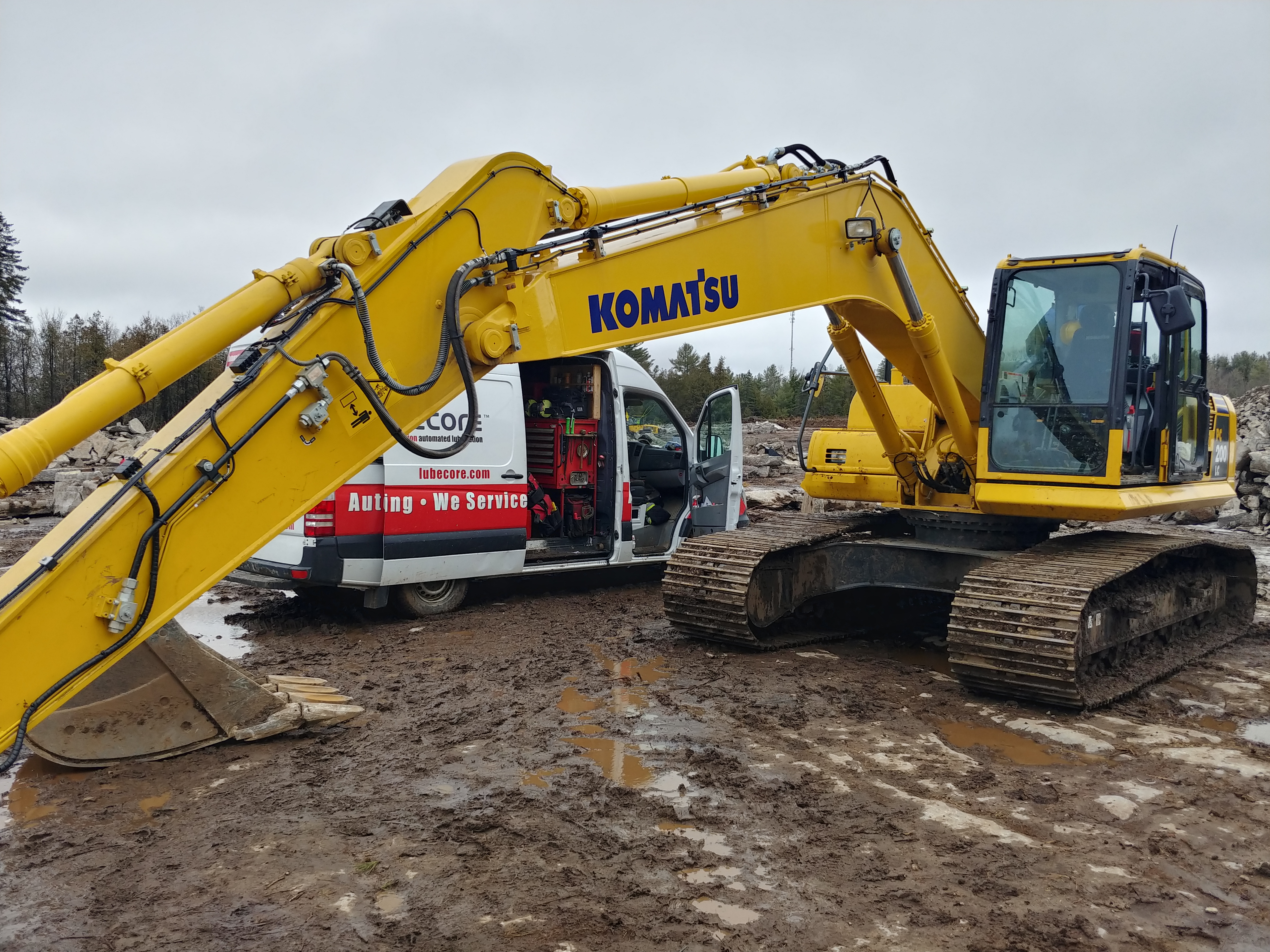 komatsu pc200 met Lubecore